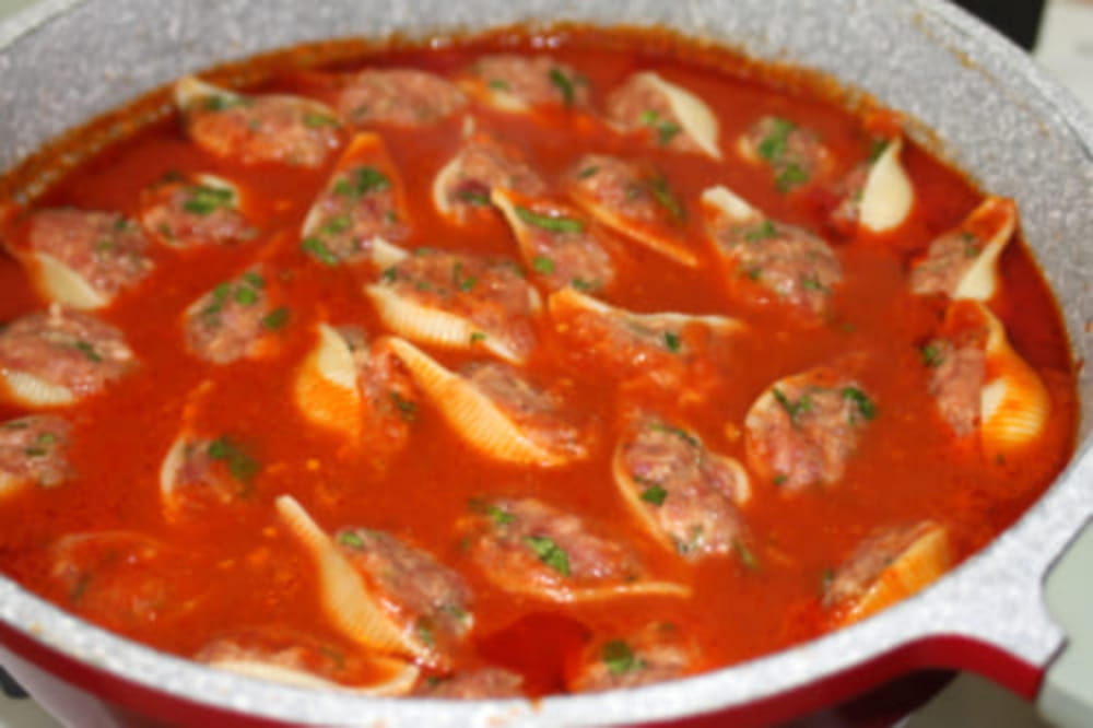 Выкладываем ракушки в соус