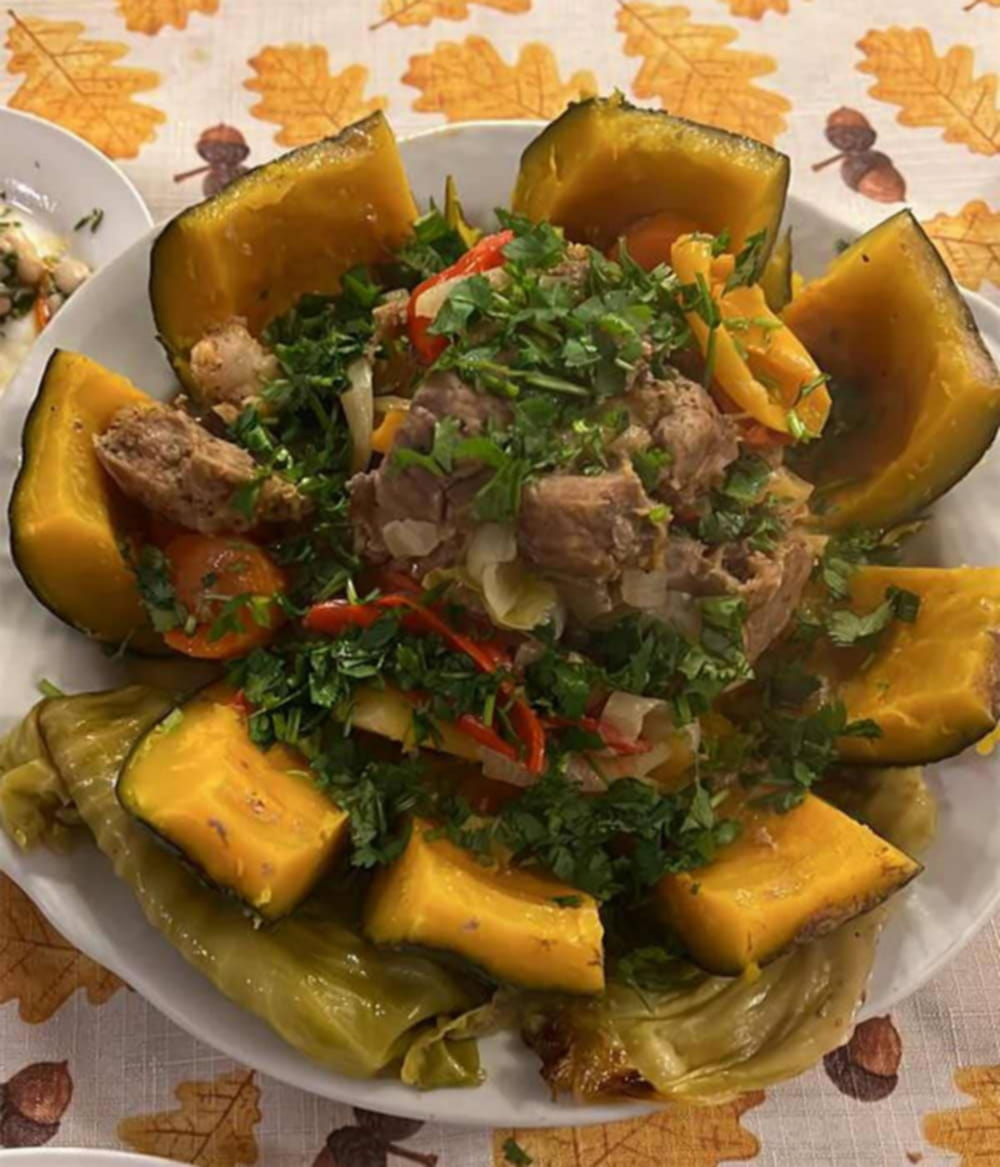 Тыква фаршированная мясом и овощами