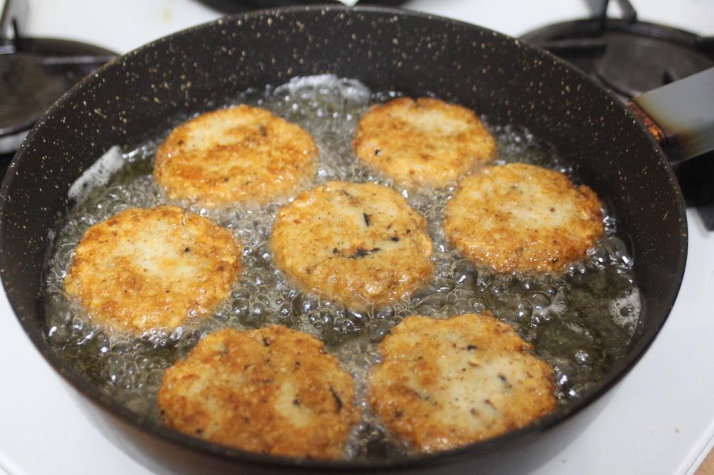 Обжариваем латкес