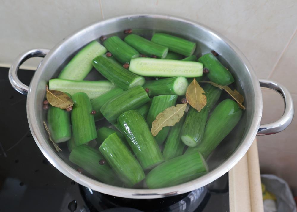 Добавление огурцов