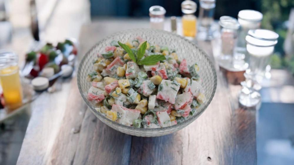 Салат из крабовых палочек и кукурузы