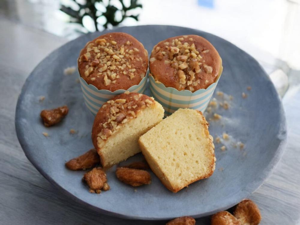 Апельсиновые маффинсы с орехами и сиропом