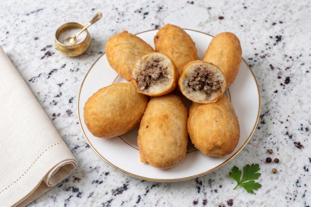 Пышные жареные пирожки с вареным мясом