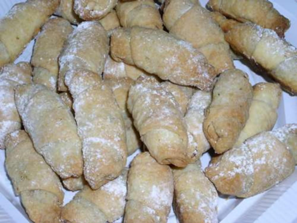 Рогалики с начинкой из грецких орехов