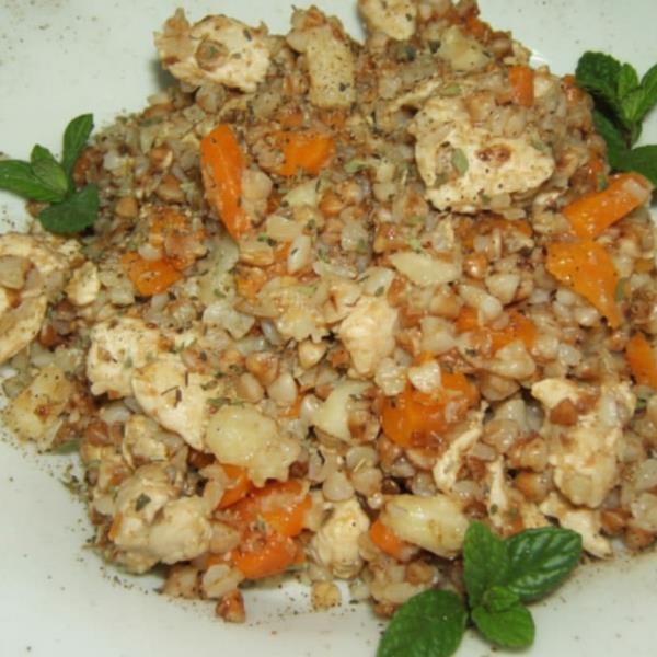 Гречка с индюшачий грудинкой и овощами