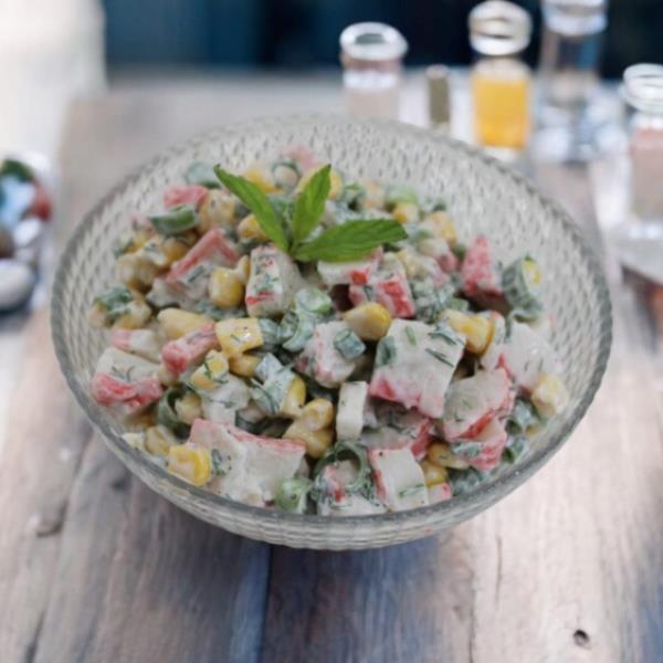 Салат из крабовых палочек и кукурузы