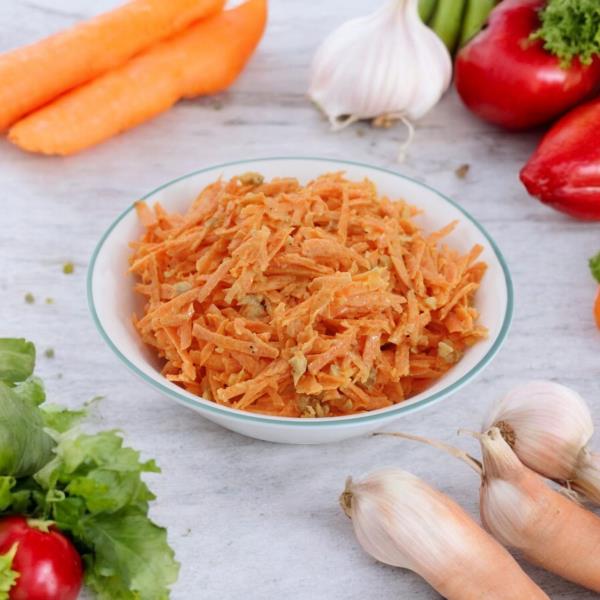 Морковный салат с чесноком