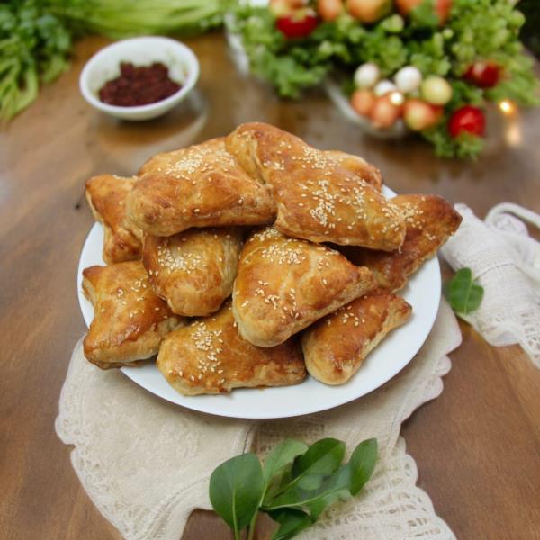 Слоёные пирожки с мясным фаршем