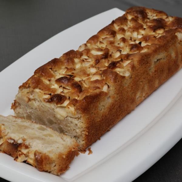 Яблочный пирог с тахини и миндальной мукой